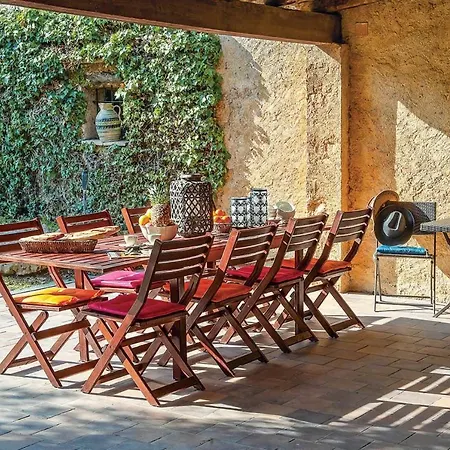 Sleeps 18 Air Con Wifi Вилла